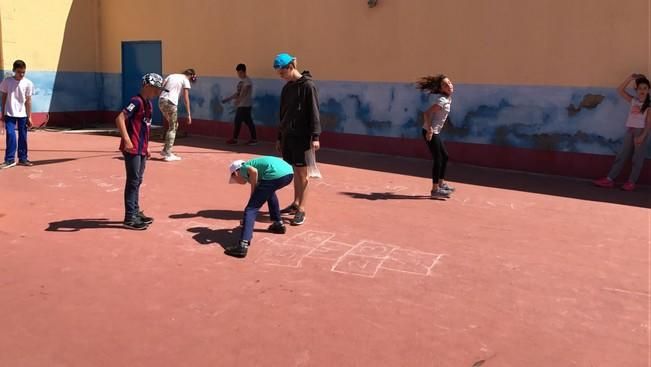 Los niños de Telde se acercan a los juegos tradicionales