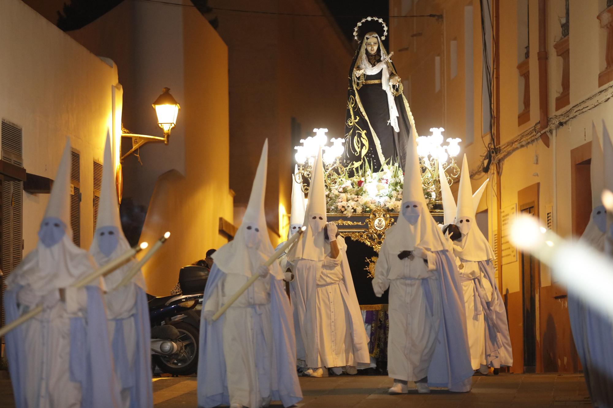 Mira aquí todas las fotos de la procesión del Viernes de Dolores en Ibiza