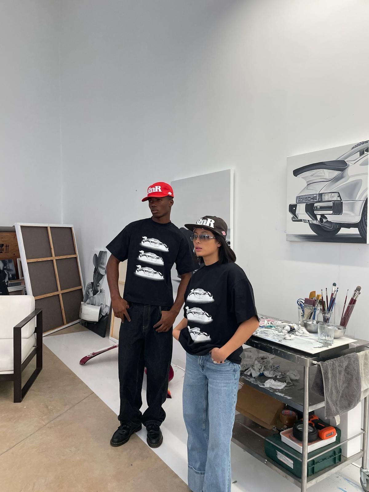 Durante una sesión fotográfica en el estudio de la marca.