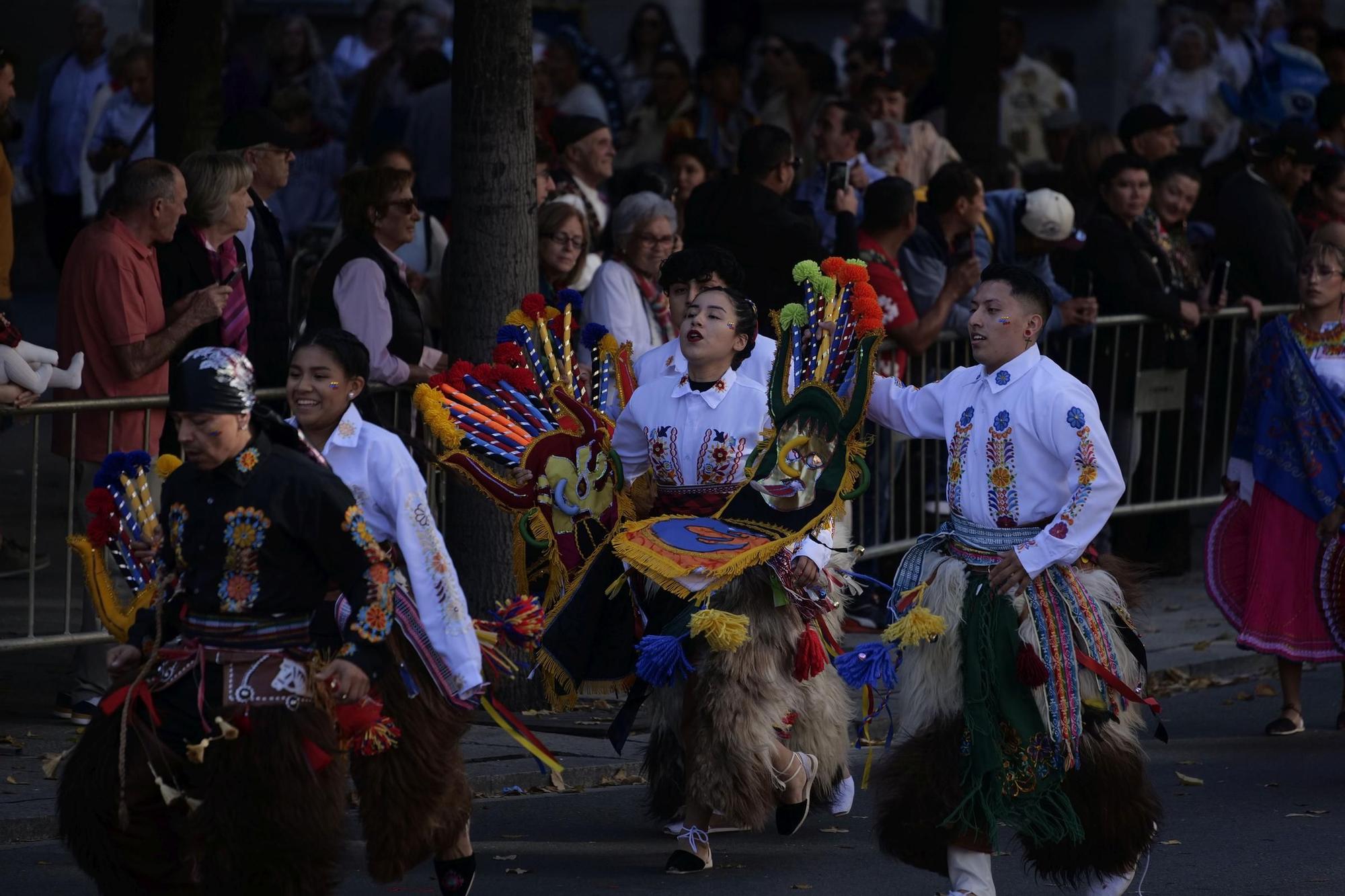 En imágenes | Zaragoza vive su día grande con la Ofrenda de Flores a la Virgen del Pilar