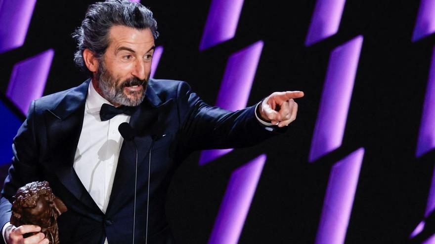 El gallego Luis Zahera, tras recoger su Goya
como mejor actor de reparto
por ‘As bestas’. | // LUIS DEL POZO