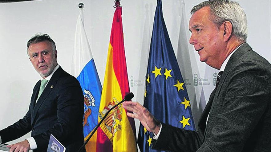 Noemí Santana, Ángel Víctor Torres y Sebastián Franquis, ayer en un instante de la rueda de prensa posterior al Consejo de Gobierno extraordinario.