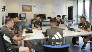 Reunión de trabajo del equipo técnico de Xabi Alonso en el Real Madrid.