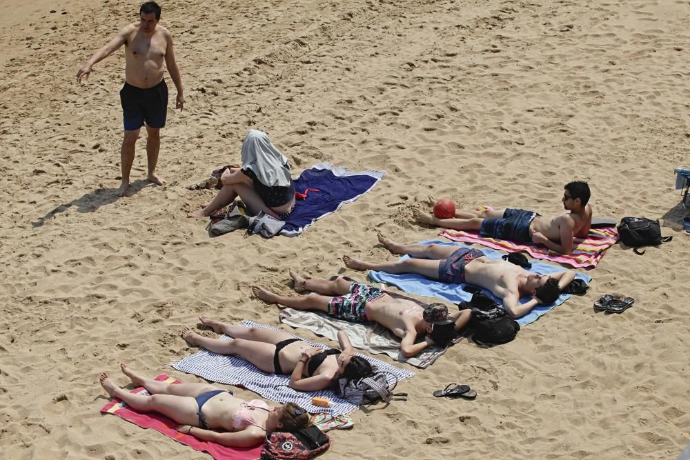 Playa de San Lorenzo con Sol y calor