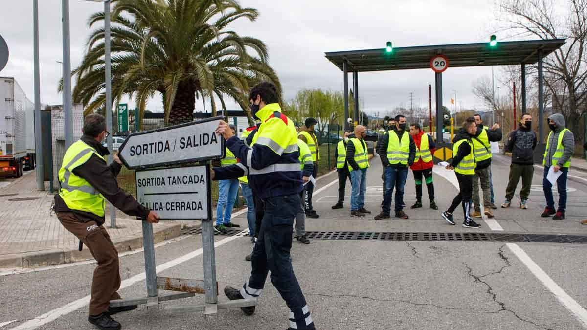 Piquetes informativos dan información en los accesos del CIM Vallès.