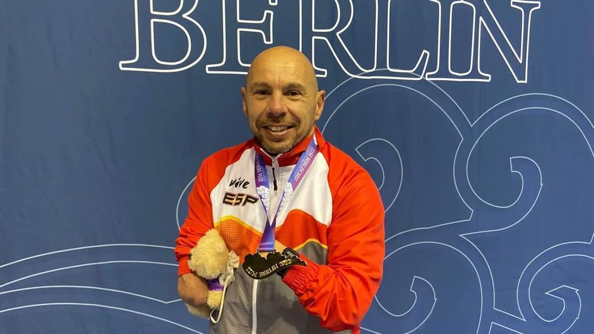 Xavi Torres, con su oro en los 200 espalda en Berlín