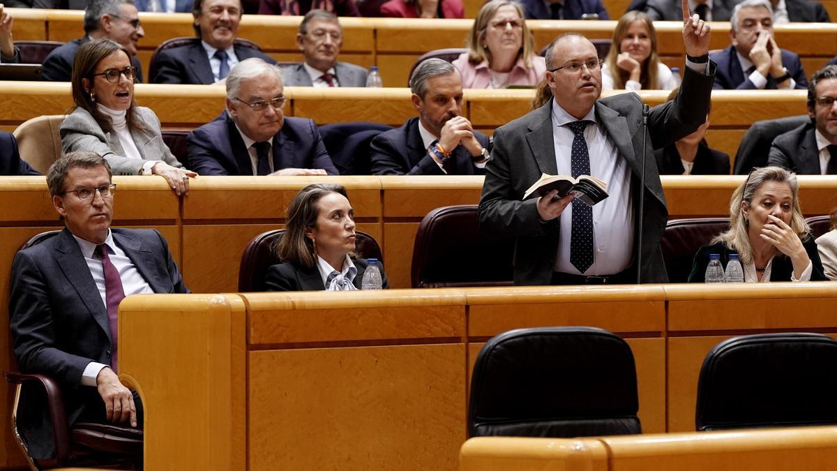 Alberto Núñez Feijóo, Cuca Gamarra y Miguel Tellado en el pleno de los decretos.