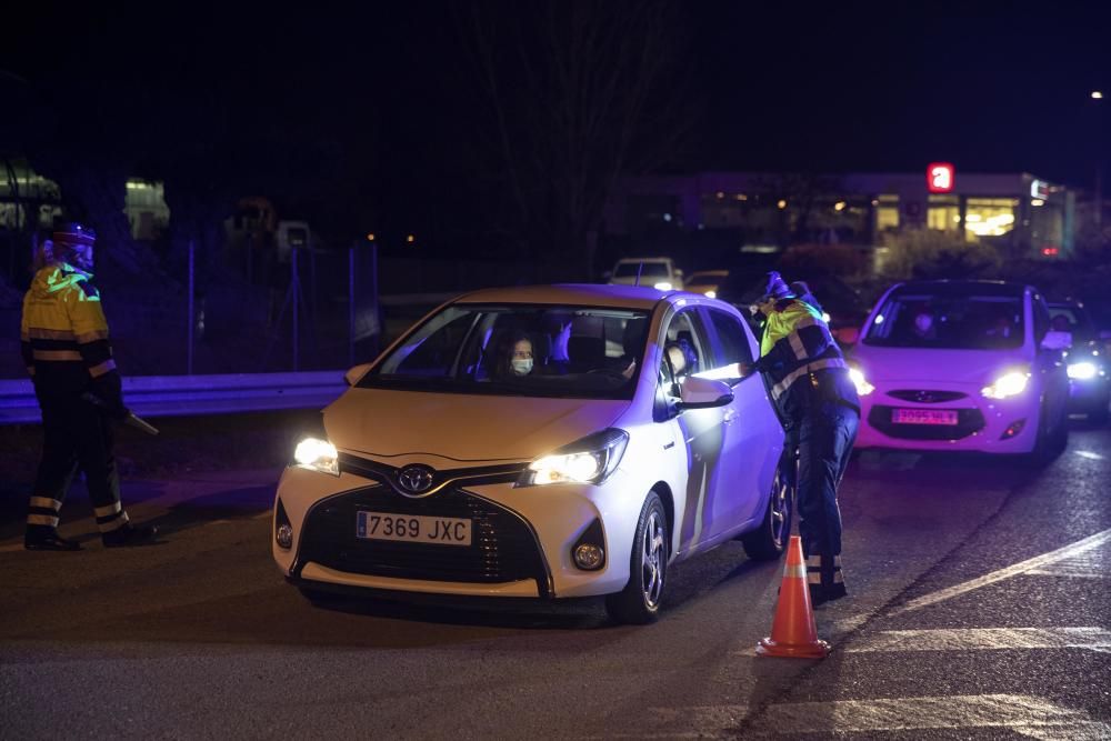 Control policial a Fornells de la Selva per garantir el confinament municipal