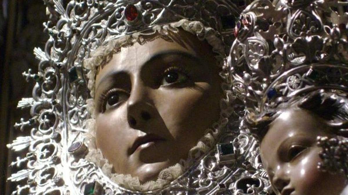 Primer plano de la Virgen de la Fuensanta