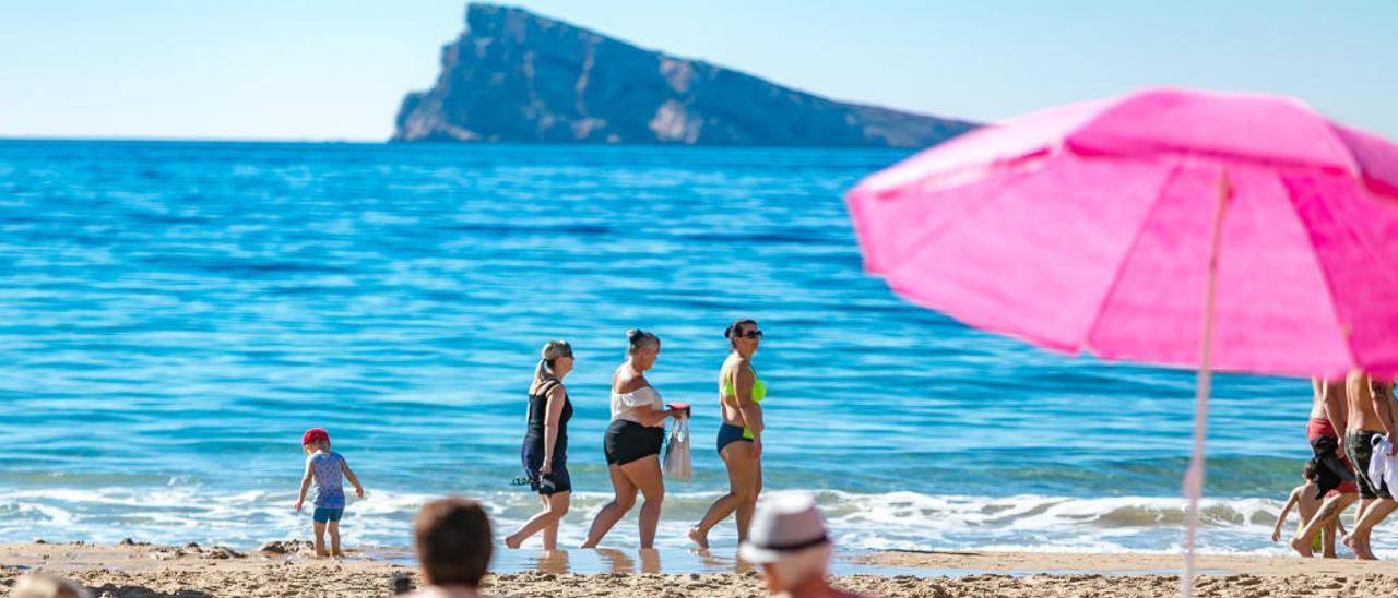 El buen tiempo en Europa y los desvíos a Turquía recortan un 8% los turistas este invierno