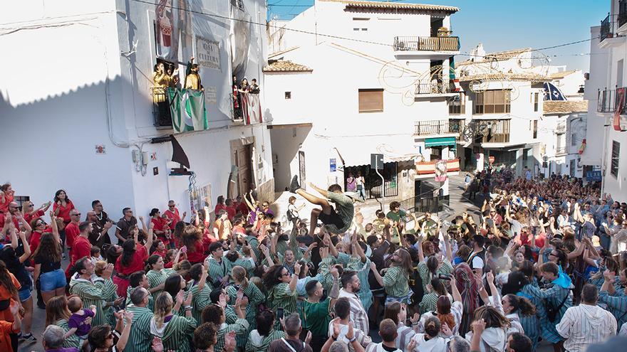 Altea se despide de las fiestas de Moros y Cristianos.