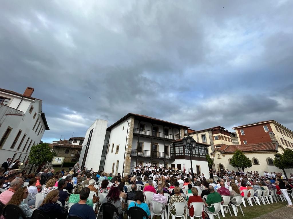El Festival de Música toma las calles de Villaviciosa y llena el jardín de la Casa de los Hevia