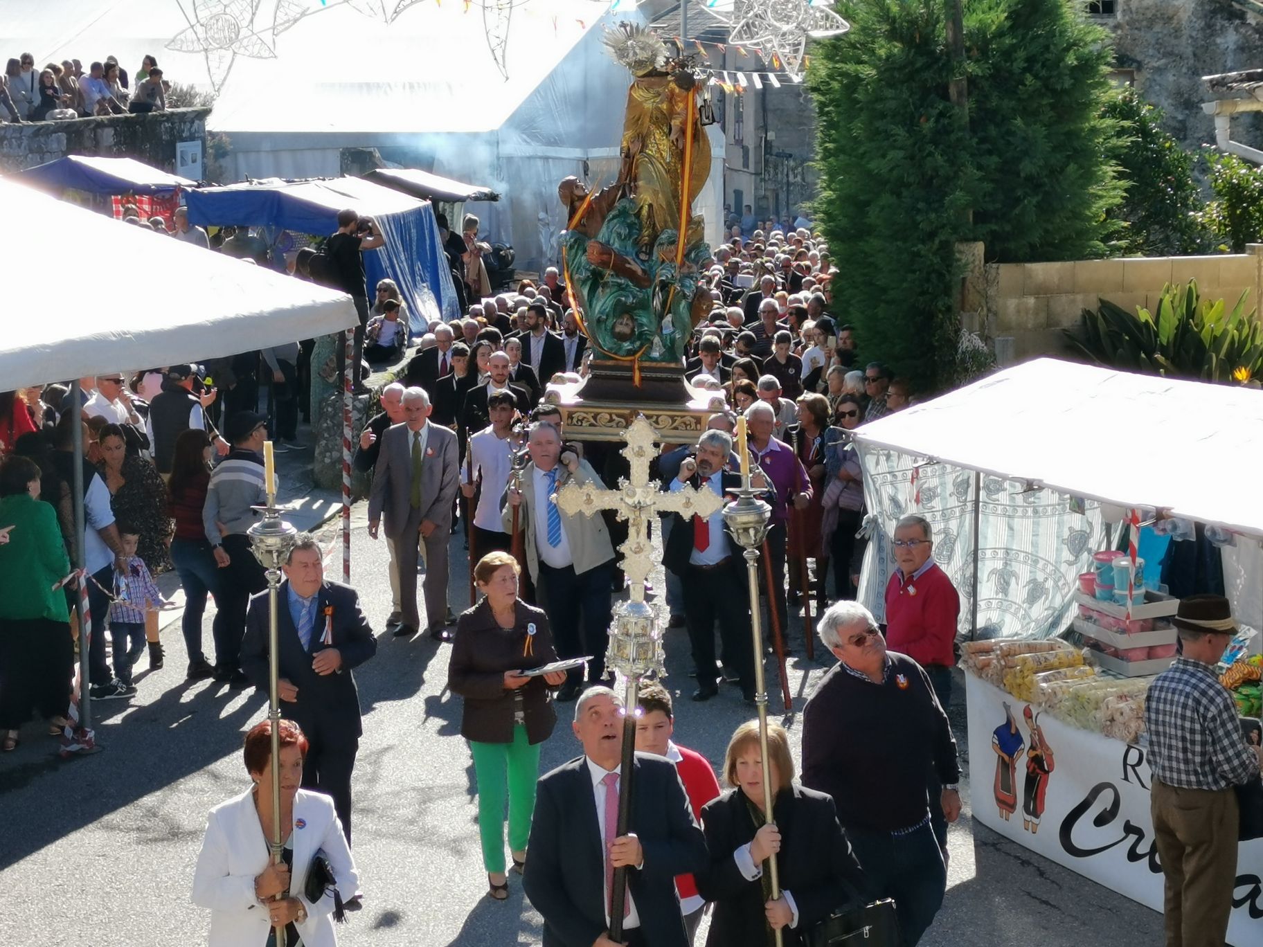 Fe y comida arropan al San Martiño en Moaña