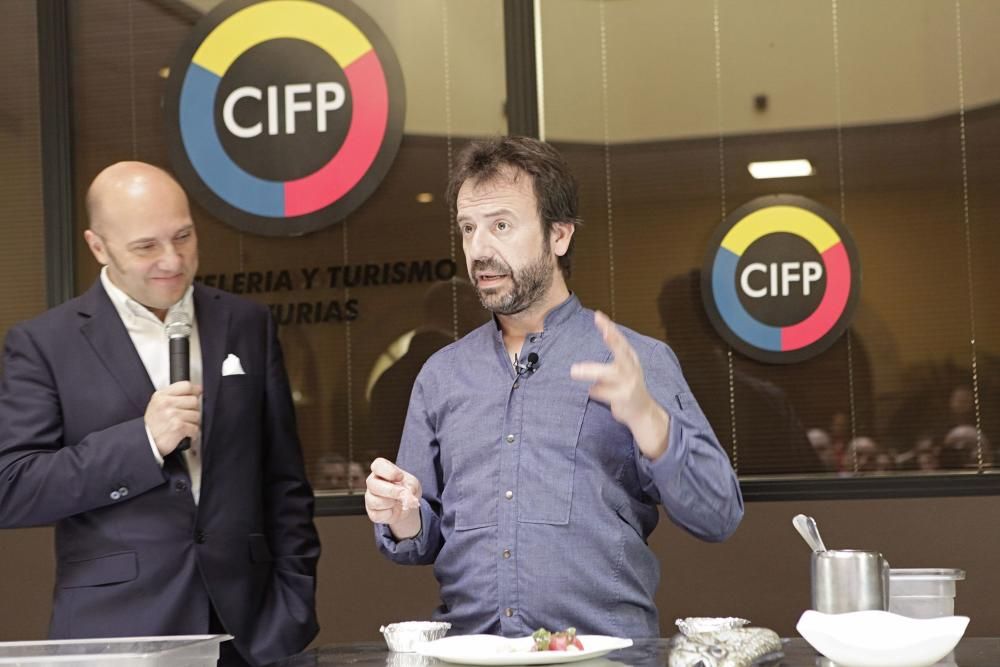 Nacho Manzanos participa en el acto "Hoy cocinamos con...". Los alumnos aprenderán a ronquear un atún rojo.