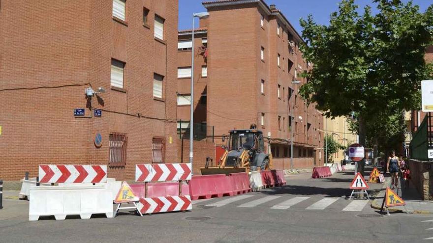 Tareas de urbanización en el barrio Las Eras, iniciadas ayer.