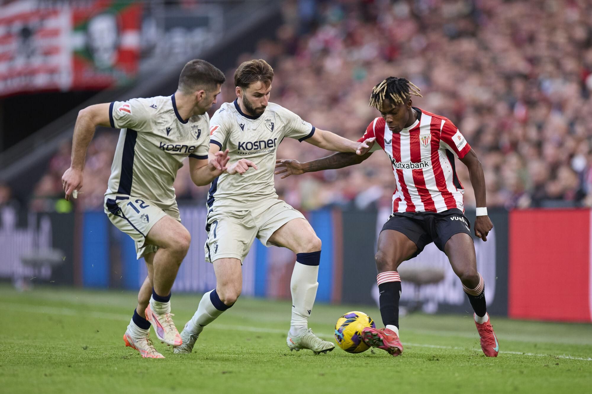 Nico Williams of Athletic Club competes for the ball with Jon Moncayola and Jesus Areso of CA Osasuna during the LaLiga EA Sports match between Athletic Club and CA Osasuna at San Mames on March 30, 2025, in Bilbao, Spain. AFP7 30/03/2025 ONLY FOR USE IN SPAIN. Ricardo Larreina / AFP7 / Europa Press;2025;SPAIN;SPORT;ZSPORT;SOCCER;ZSOCCER;Athletic Club de Bilbao v CA Osasuna - La Liga EA Sports;