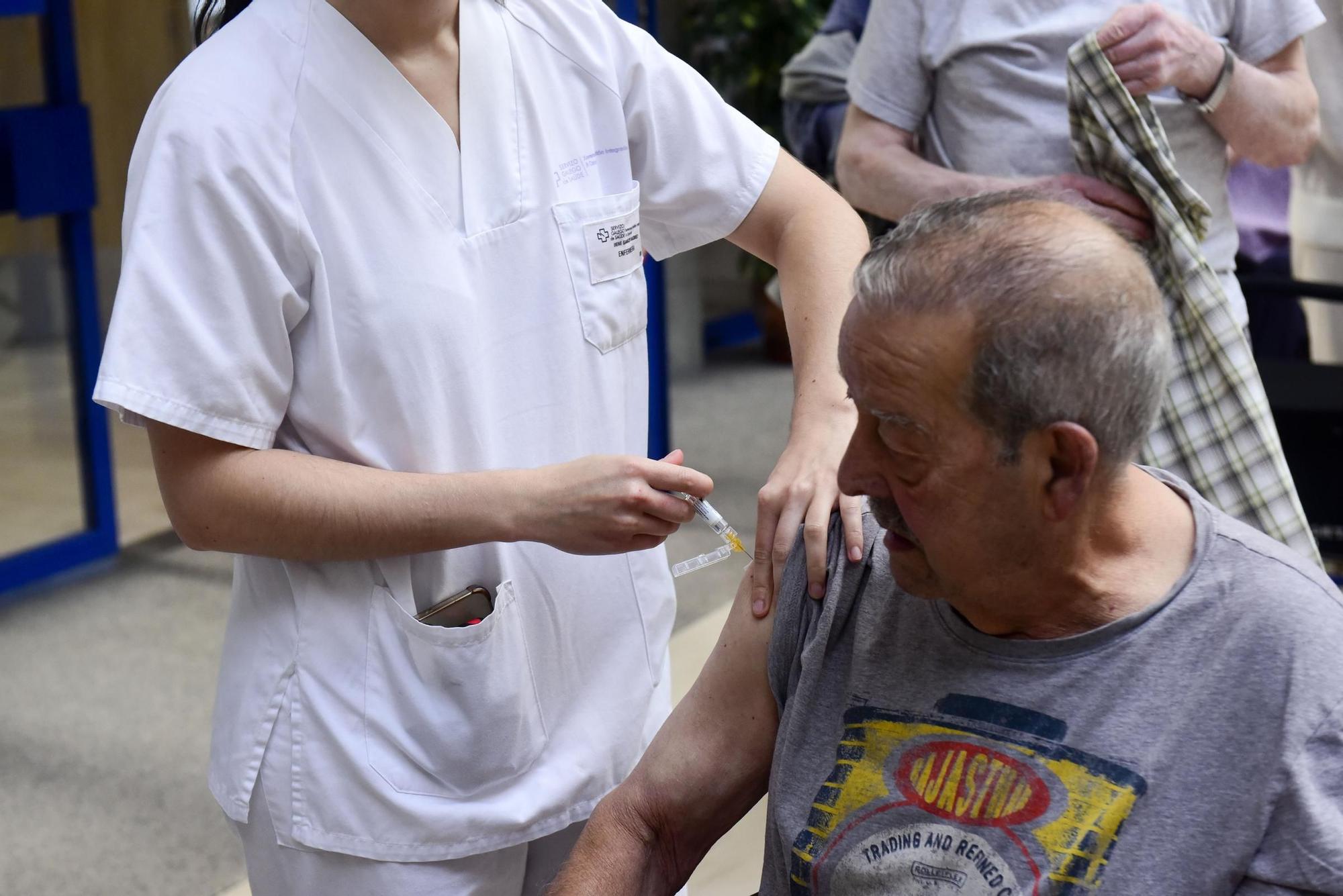 Vacunación en la residencia Torrente Ballester