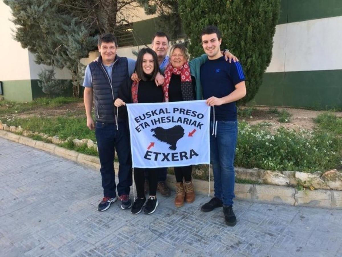 la-abogada-de-presos-de-eta-arantza-zuelueta-a-su-salida-de-la-prisin-de-picassent---etxerat la-abogada-de-presos-de-eta-arantza-zuelueta-a-su-salida-de-la-prisin-de-picassent---etxerat