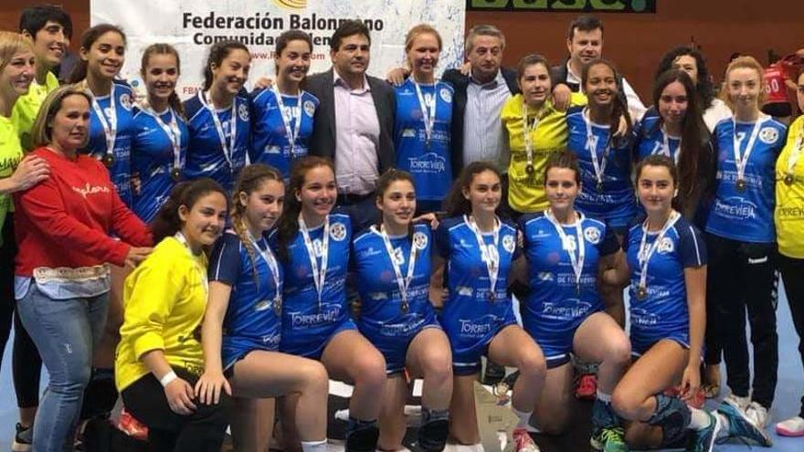 El equipo cadete femenino Salud Mare Nostrum consigue el título de campeonas autonómicas