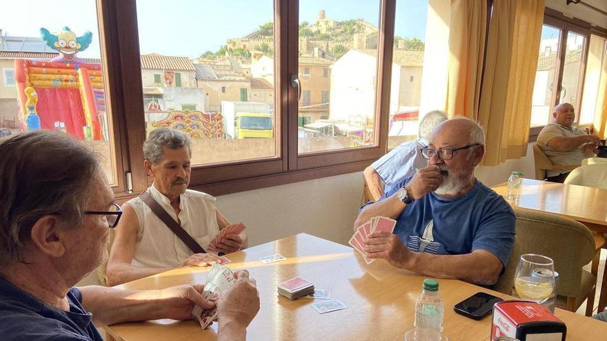 Envejecer en Mallorca no tiene por qué significar estar solo: así es uno de los 150 clubes de mayores