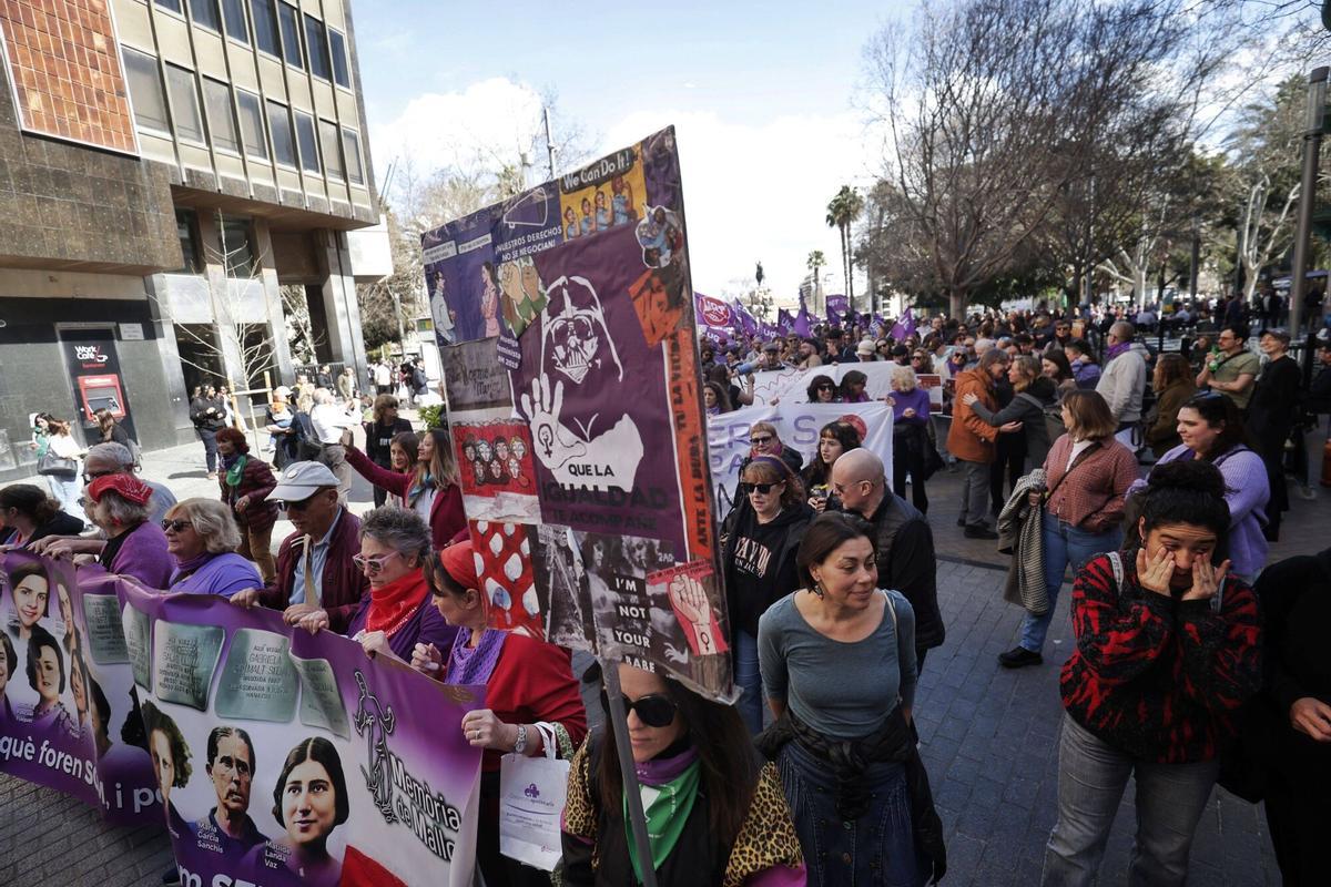 FOTOS | 2.000 personas en la manifestación del 8M en Mallorca