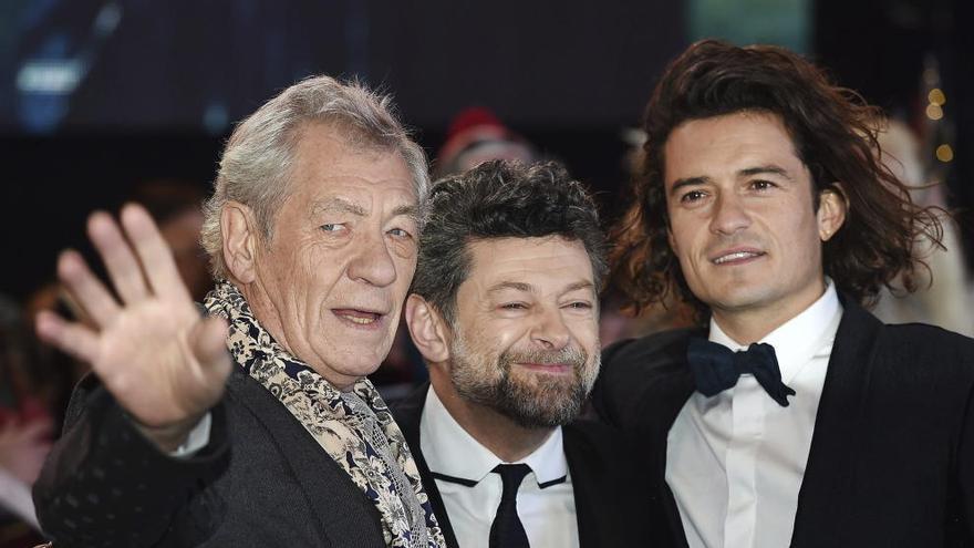 Ian McKellen junto a Andy Serkins y Orlando Bloom.