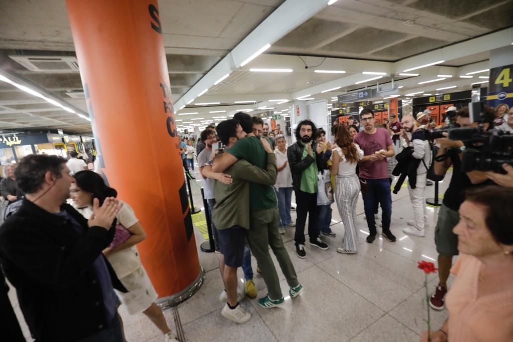 FOTOS │Así ha sido recibido Valtònyc en el aeropuerto de Palma