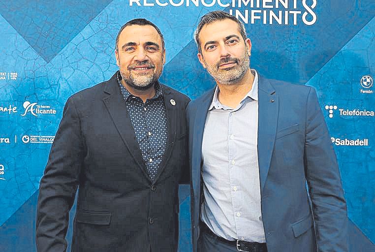 Alejandro L�pez, de la Asociaci�n de Padres de Ni�os y Adolescentes con C�ncer de la Comunidad Valenciana, Aspanion, junto a Javier Garc�a, del departamento comercial de INFORMACI�N..jpg