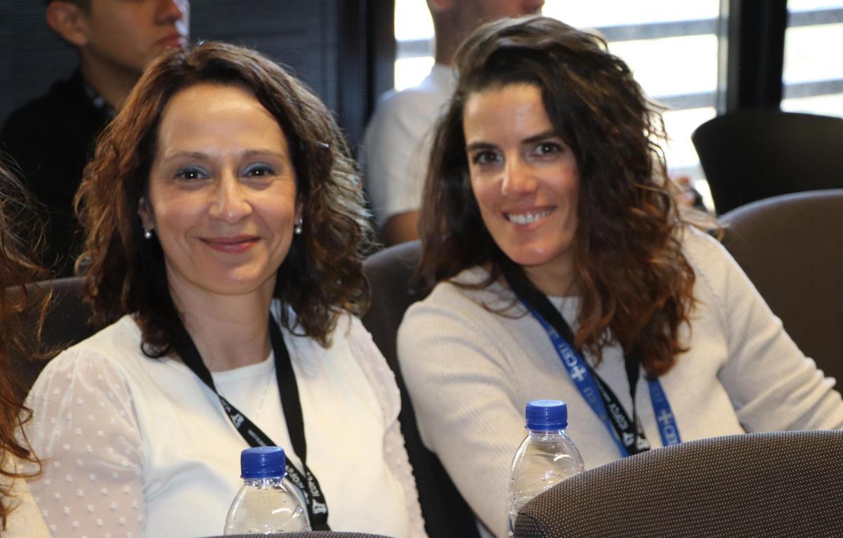 Maribel Rocha y Belén Antón, profesoras de la CEU UCH y expertas en fisioterapia oncológica.