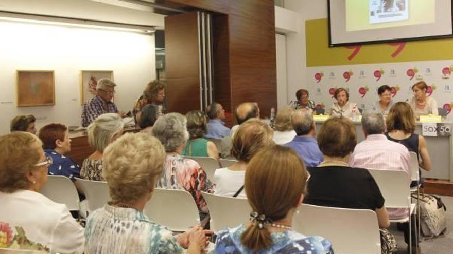 Presentación del libro, ayer, en el instituto Gil-Albert