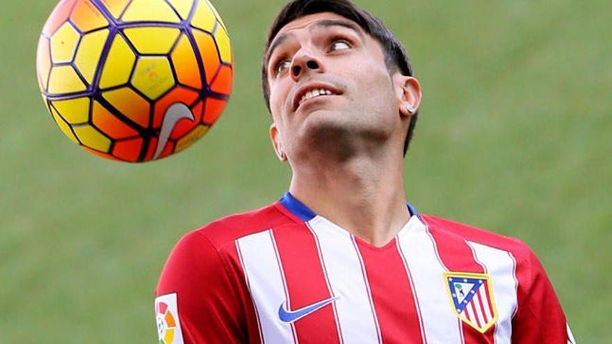 Augusto Fernández, en su presentación con el Atlético. // EFE