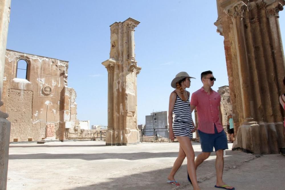 Primeros visitantes a la Catedral Vieja de Cartagena