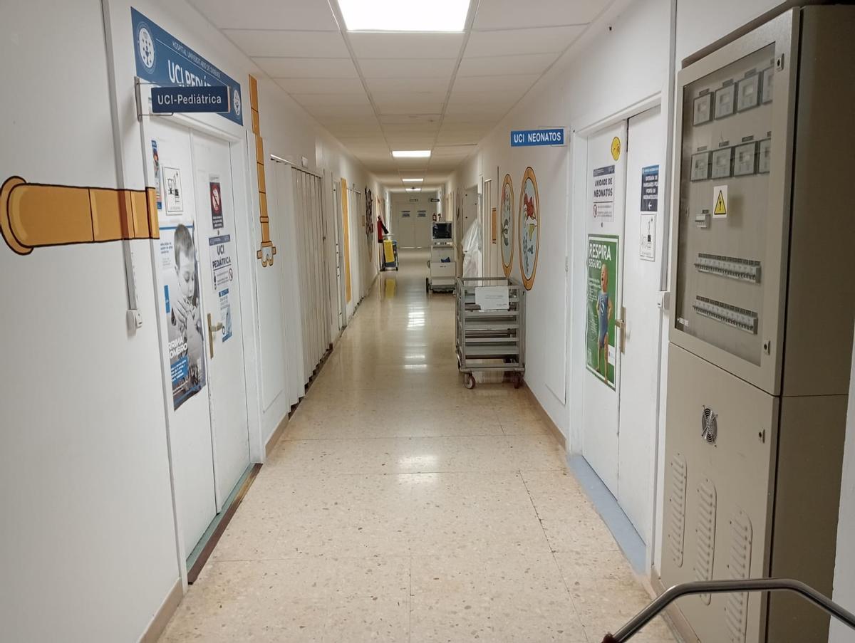 Pasillo del área de UCI pediátrica en el hospital de Ourense.