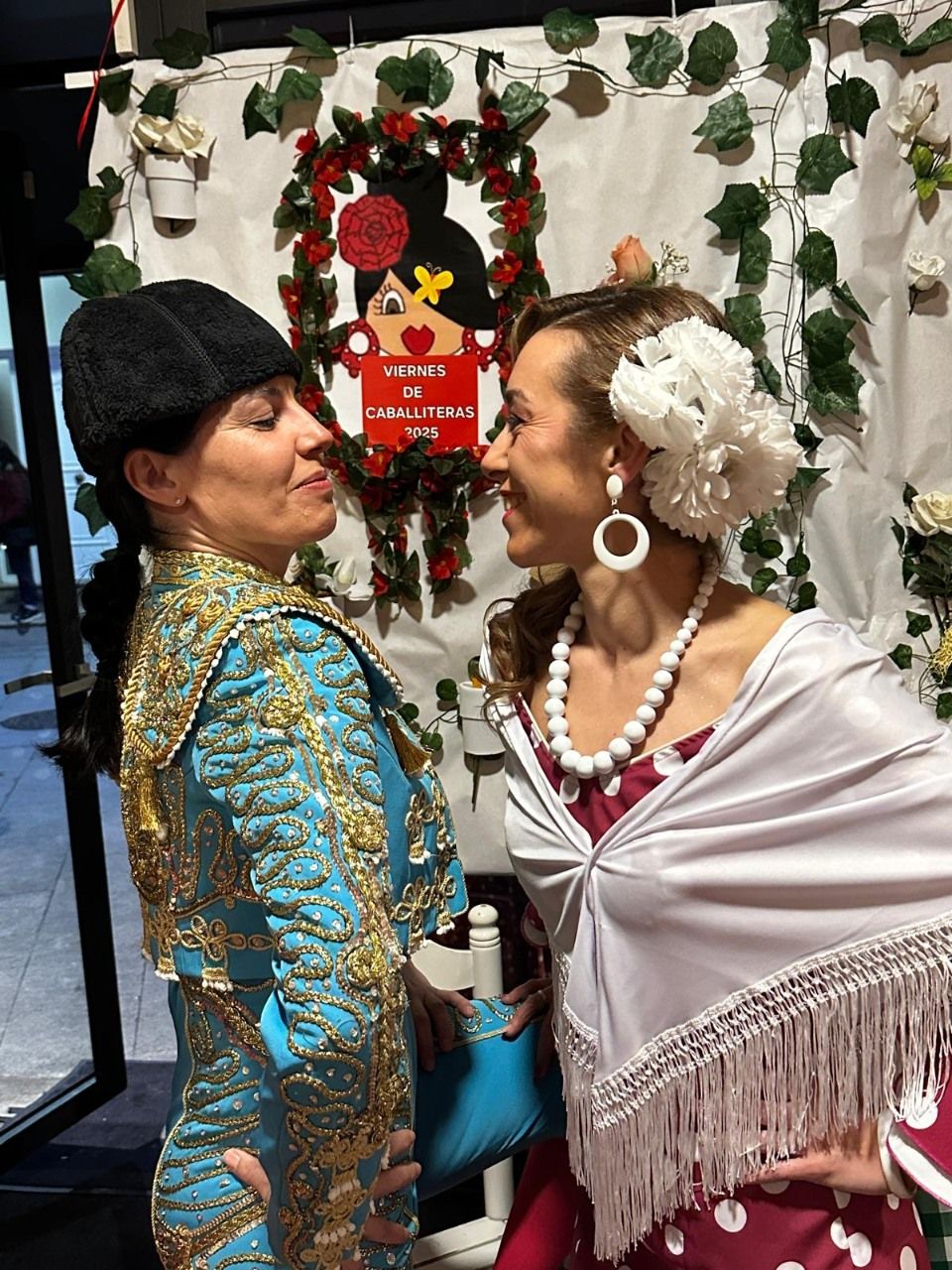 Asistentes a la fiesta de carnaval en el restaurante O 48 da Platería.