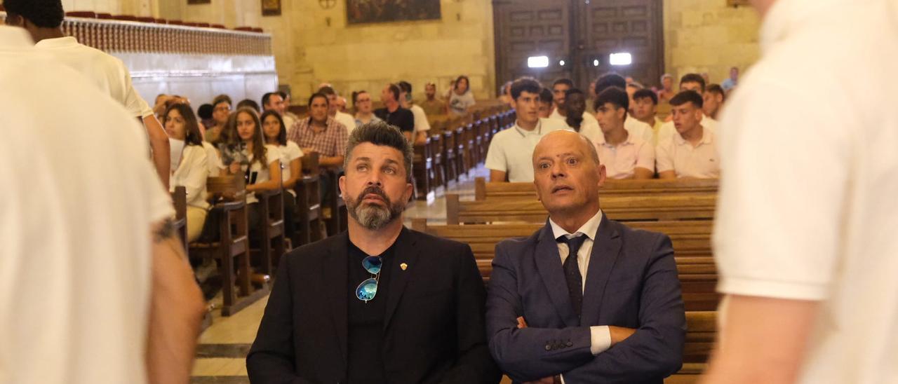 Joaquín Buitrago y Christian Bragrarnik, este miércoles, durante la ofrenda a la Patrona