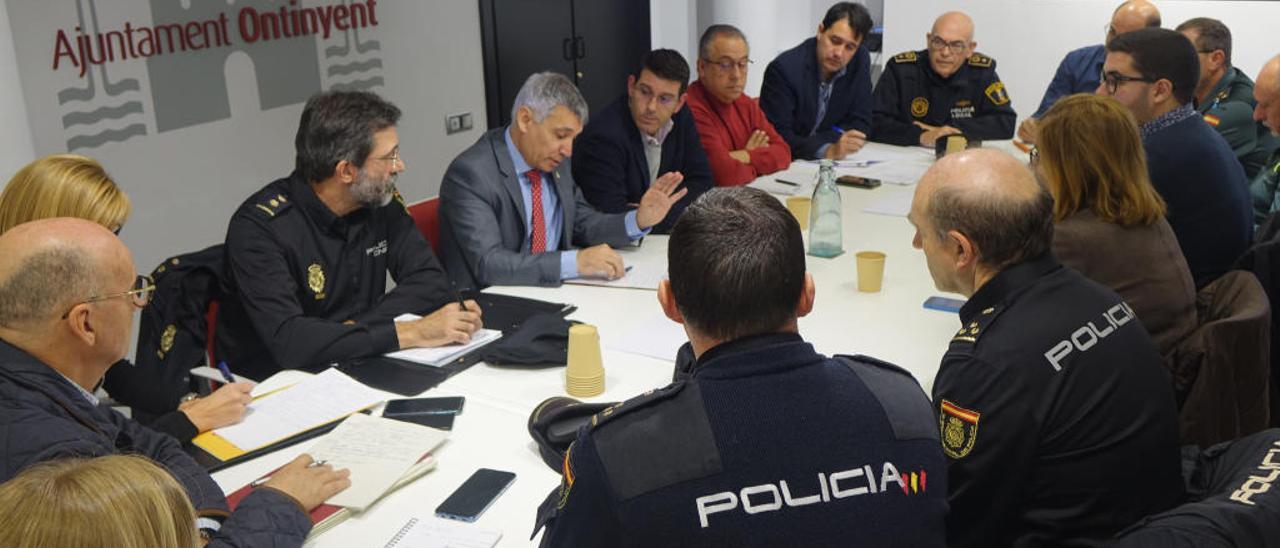 Cachorro anuncia que la supresión de la policía de Ontinyent &quot;no es definitiva&quot;