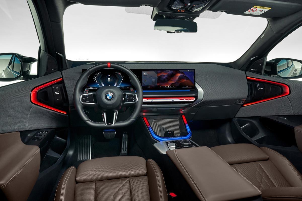 Su frontal rediseñado destaca por la icónica parrilla BMW en forma de riñón, ahora más grande y con un contorno iluminado opcional