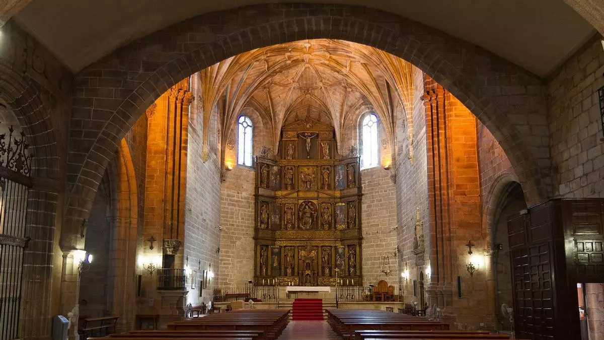 El pueblo a 10 kilómetros de Cáceres que esconde una joya gastronómica mundial y una estación de autobuses única