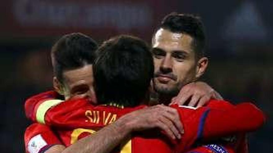 Aduriz, Silva y Vitolo. // Efe