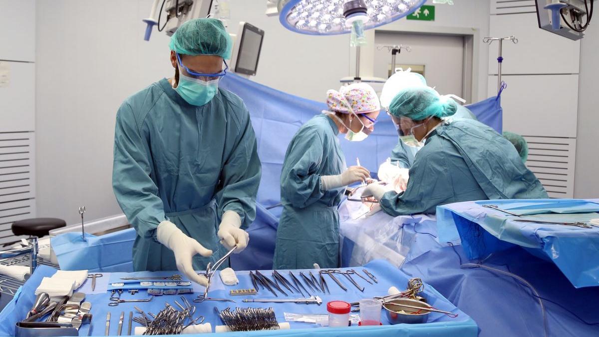 Imagen de archivo de un trasplante en el hospital Vall d’Hebron de Barcelona.