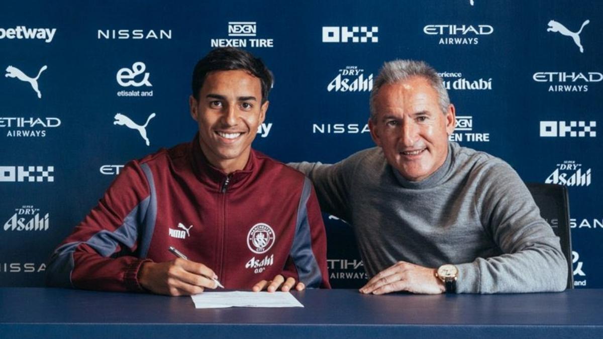 Vitor Reis, junto a Txiki Begiristain