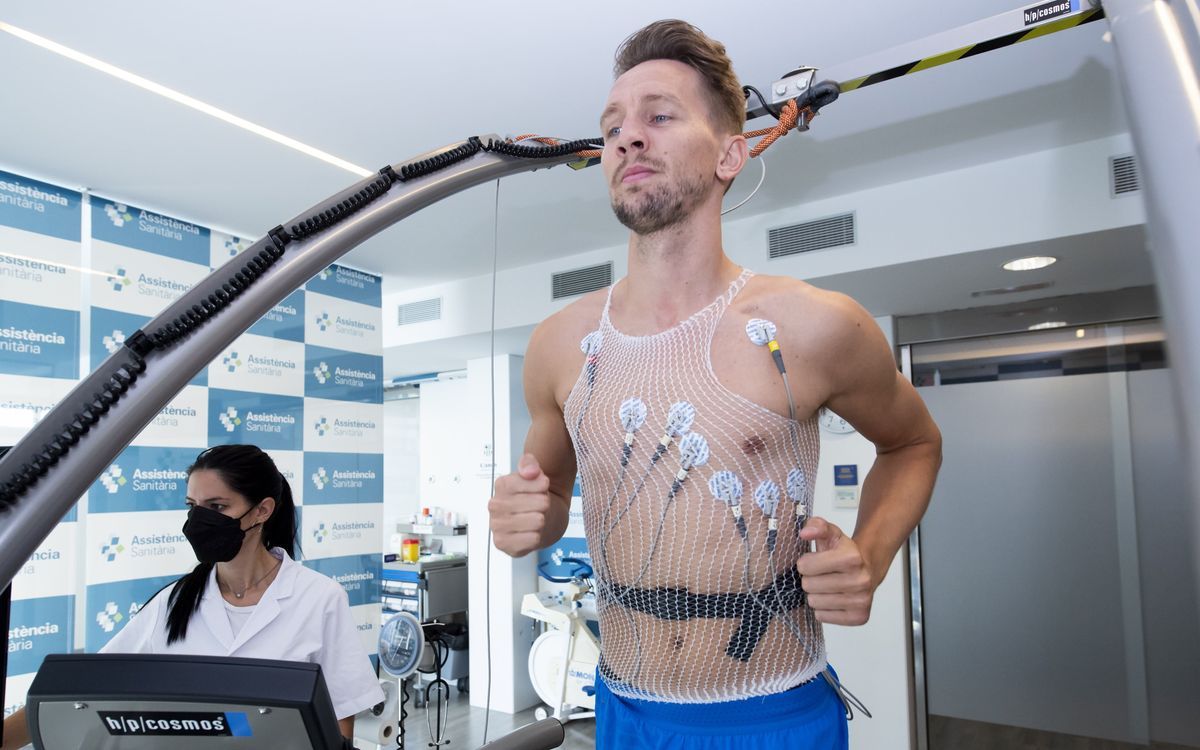 De Jong, en las pruebas médicas a las que fue sometido en Barcelona.