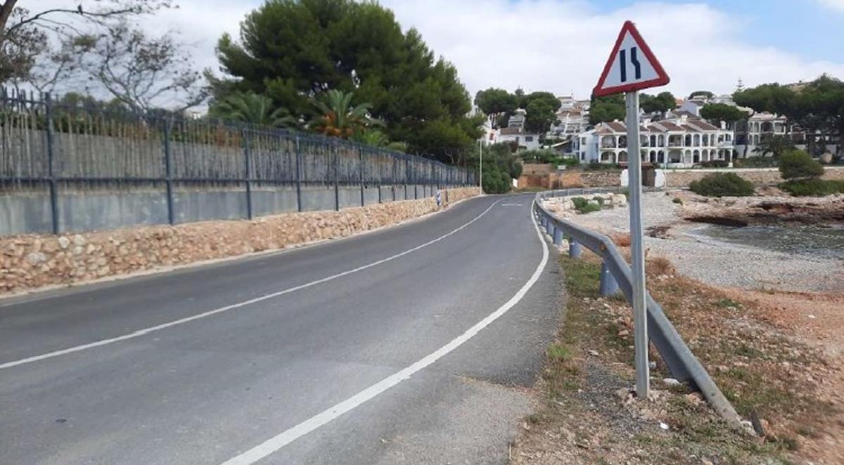 La carretera, de titularidad municipal, es muy transitada por ciclistas y peatones.