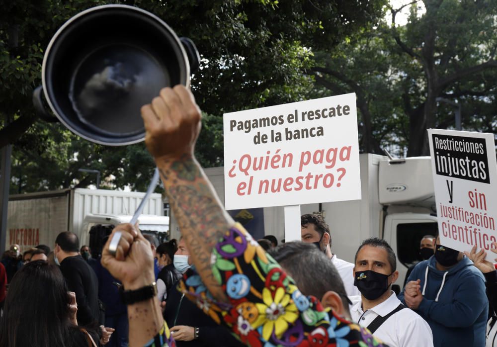 Protesta de la hostelería malagueña por las nuevas restricciones 'Sin ayudas nos arruinan"