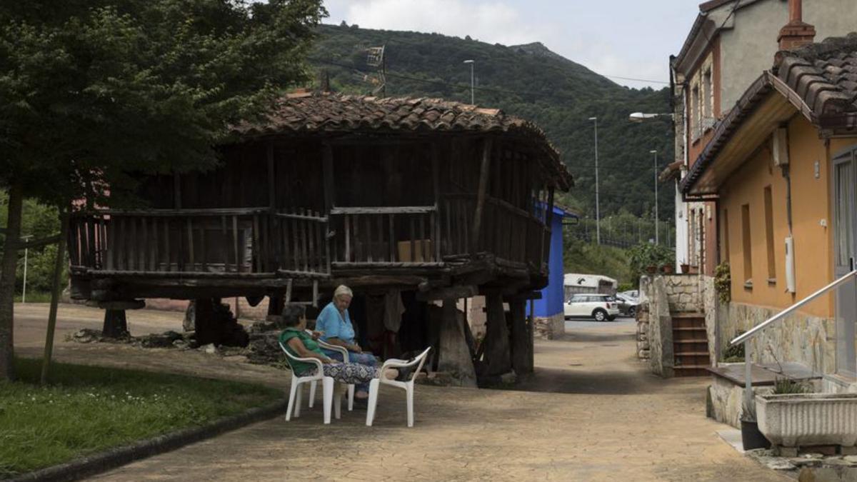 Un hórreo en la localidad de Olloniego.