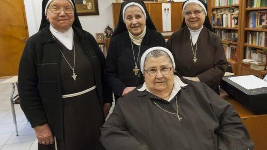Les quatre caputxines que queden al convent del carrer de Talamanca