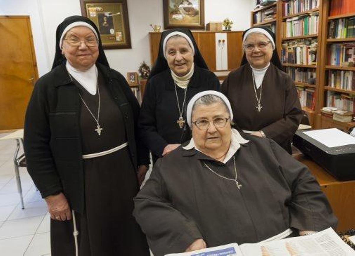 Les quatre caputxines que queden al convent del carrer de Talamanca