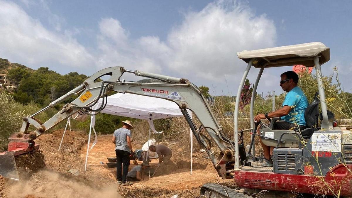 El Govern retoma las excavaciones del V Plan de Fosas en Son Servera