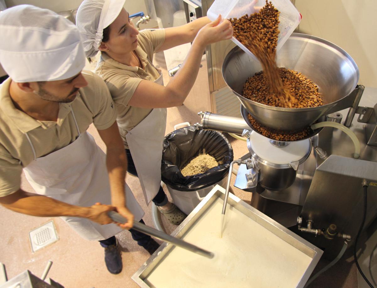 L’Obrador de Bou fusiona tradición e innovación con la elaboración de nuevas recetas saludables a partir de la chufa.