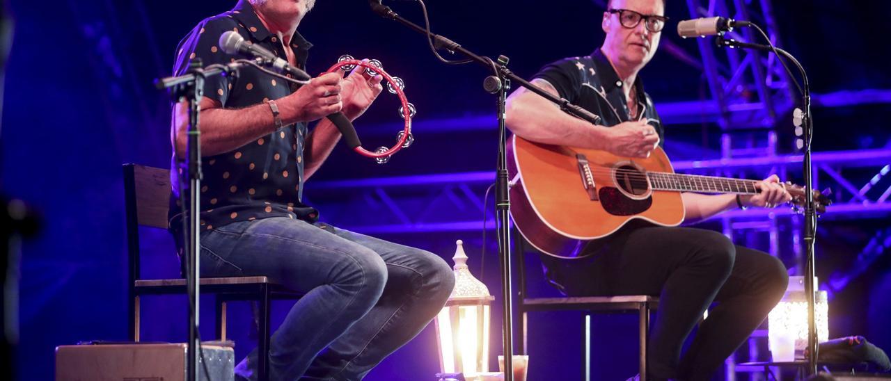 Carlos Tarque y su compañero, Ricardo Ruipérez, en uno de los últimos conciertos en Gijón.